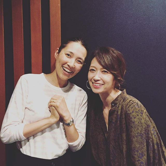 今日のラジオ収録のゲストは 辺見えみりちゃん 見よ 私の伸びた鼻の下を 笑 9月に発売されたえみりちゃんの本の話に始まり 大好きなファッションのこと 最近の娘ちゃんとのやりとり お気に入りの器のことなどなど えみりちゃんの 大好き をたくさん