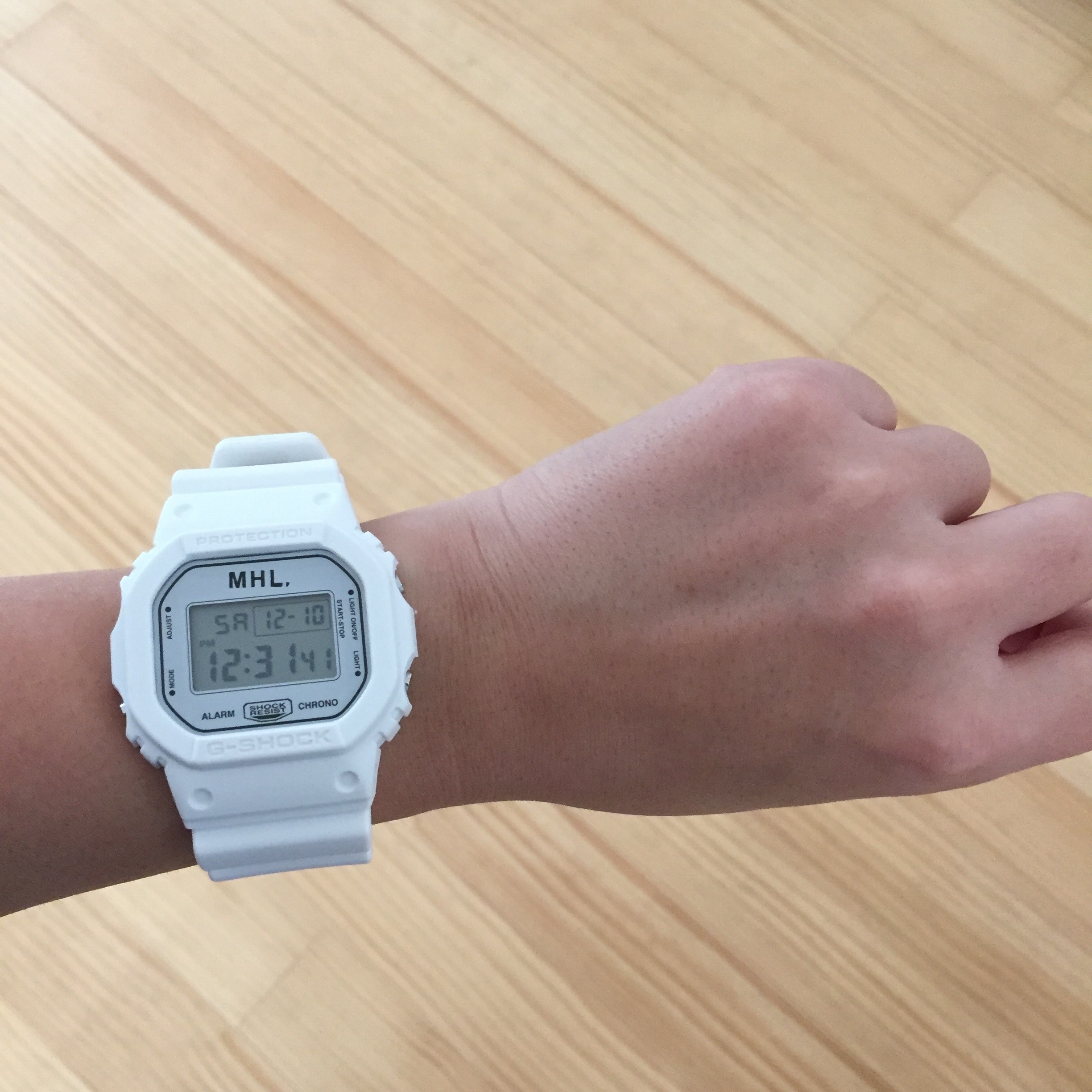 MHL×G-SHOCK 白の腕時計 【使用済】ファッション小物