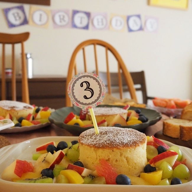 3歳の誕生日はフルーツたっぷりパンケーキでお祝い Lee