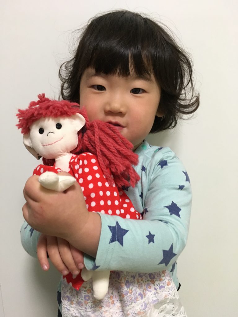 帽子も着せ替え人形も手作り！子どもが小さい今だからこそ味わいたい