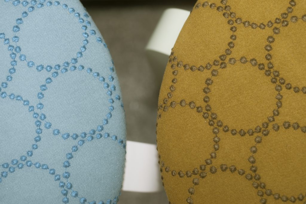 アルテック×ミナ ペルホネンの大好評コラボ「スツール60」に、第2弾が