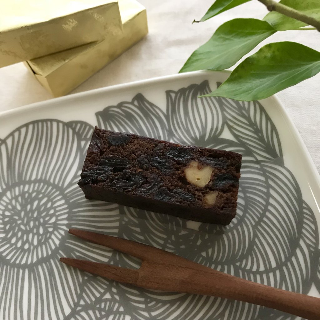 贅沢な気分になるフルーツケーキ Lee