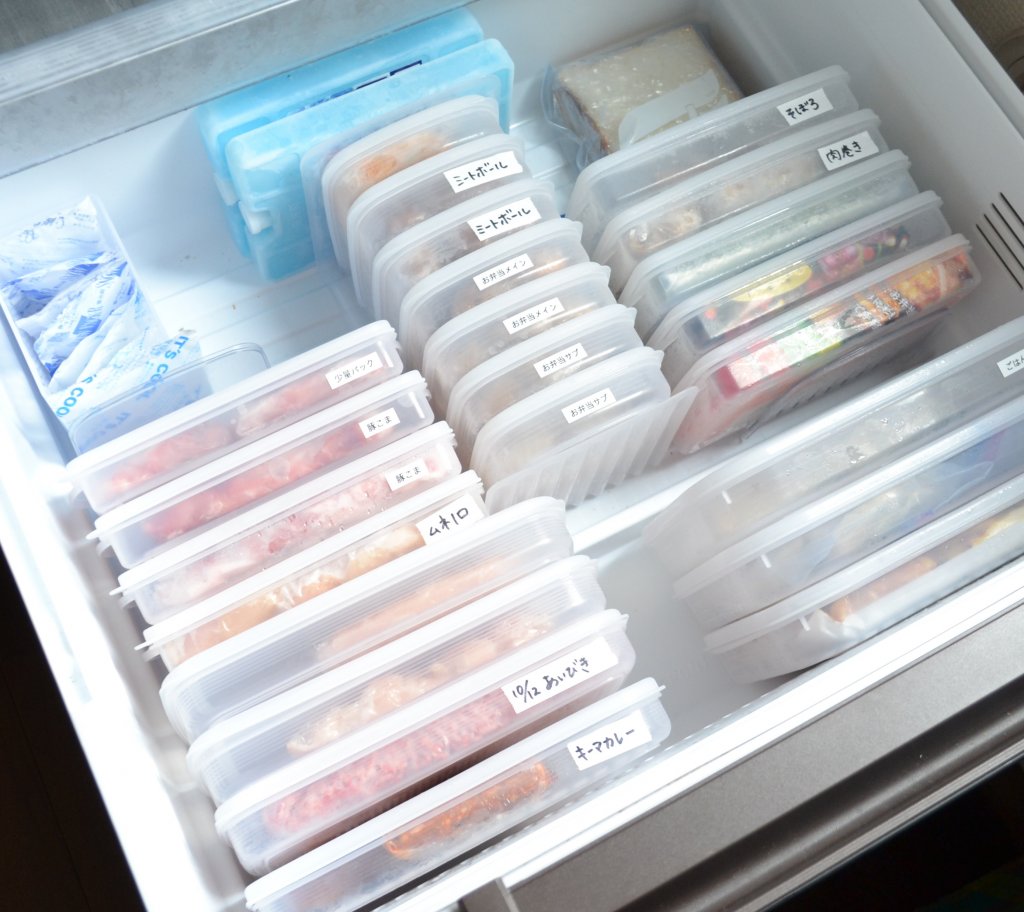 快適 ストレスフリーな冷凍庫にはセリアの薄型シール容器がおすすめ Lee