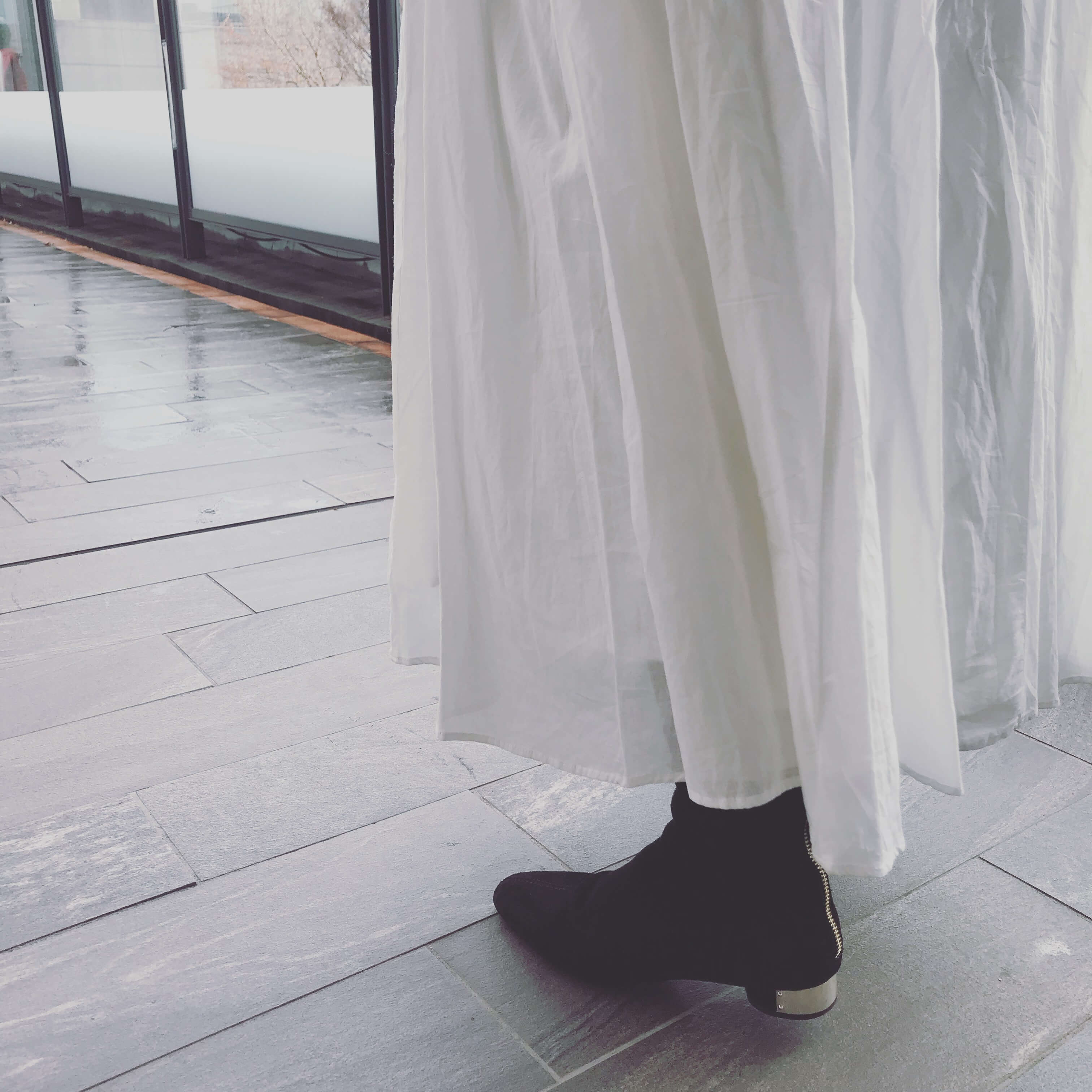 ユナイテッドアローズで見つけた軽やか白スカートと寒さ対策 | LEE