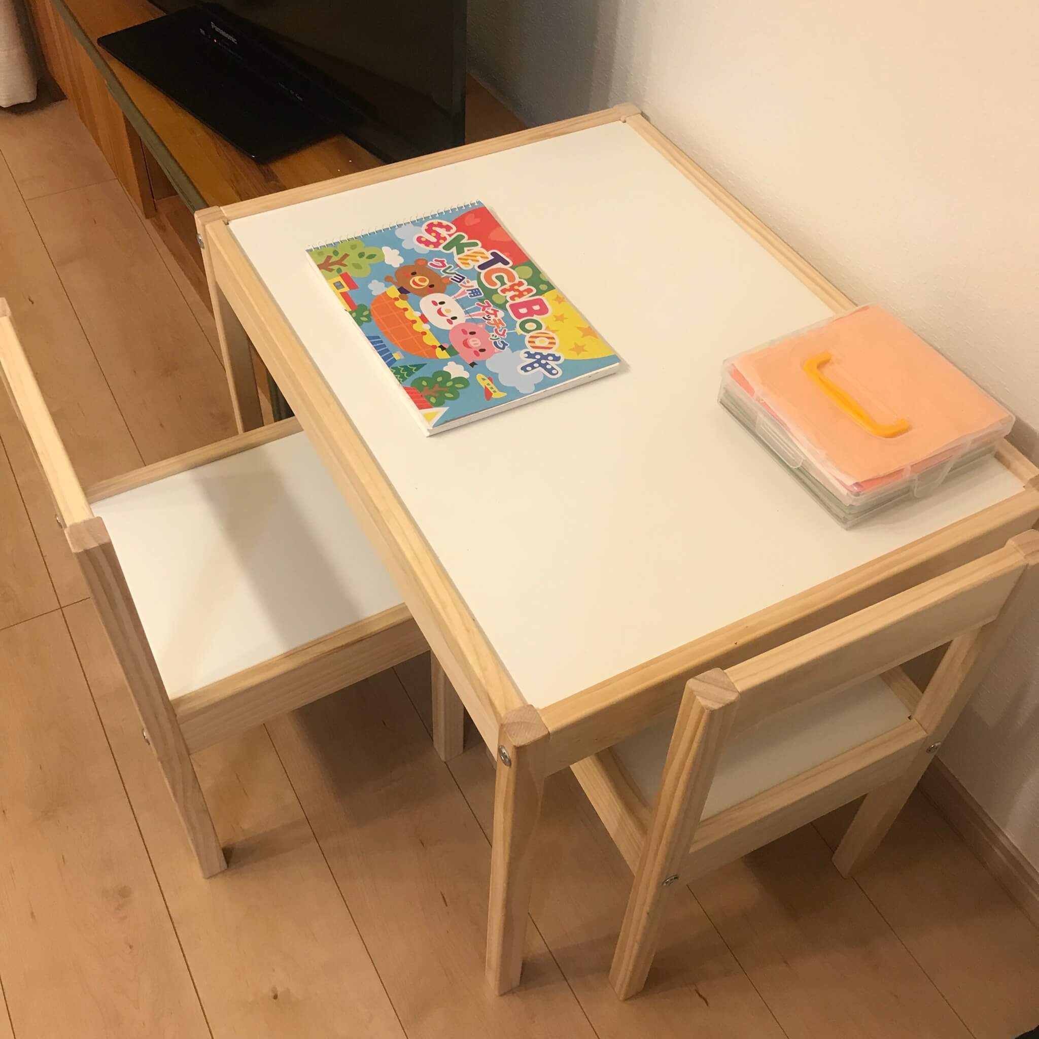 IKEAのキッズテーブルセット☆ | LEE