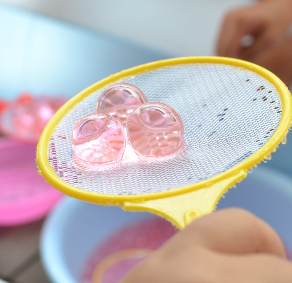 子供が大喜び セリアのぷるぷるボールで水遊び Lee