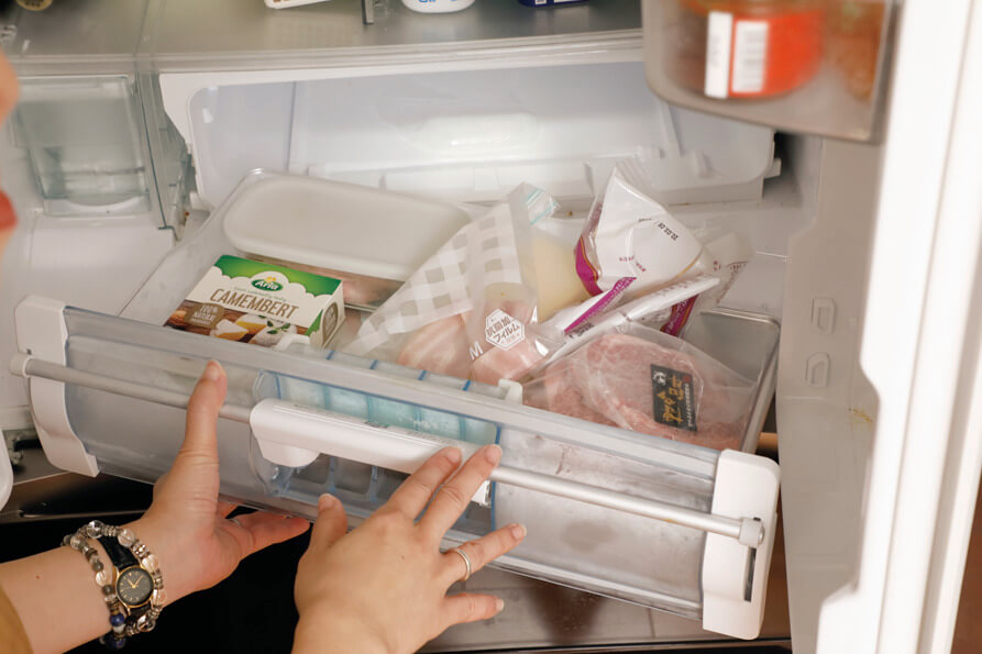 冷蔵庫の掃除方法 手順をプロが解説 野菜室 チルド室 卵置き場 ここだけ大掃除 Lee