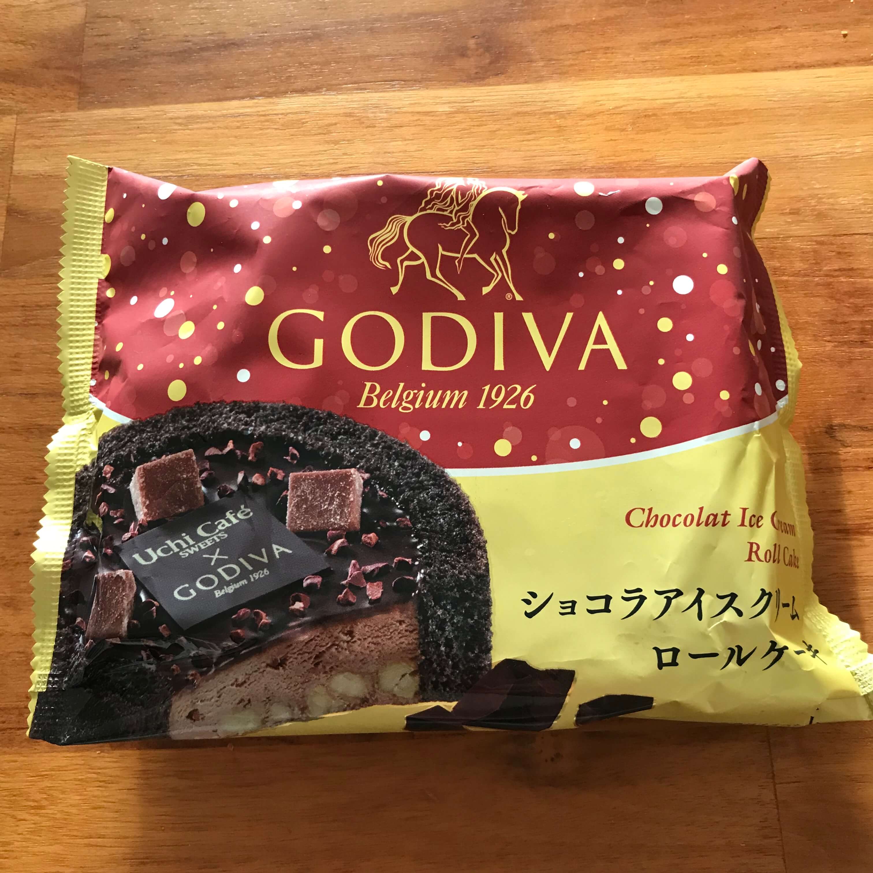 Lawson Godivaのショコラアイスクリームロールケーキ Lee