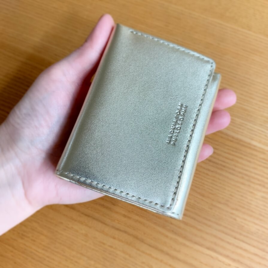 お財布は毎年更新派。初めてのマイクロウォレットに。 | LEE