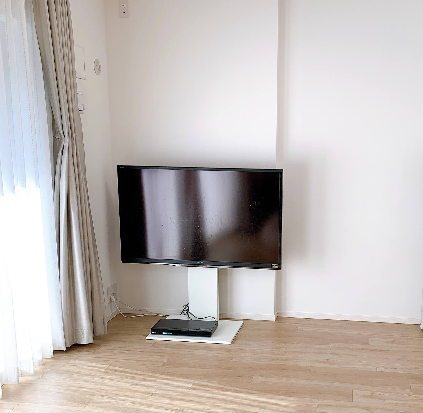 WALL TV STAND V2 (LOW TYPE)