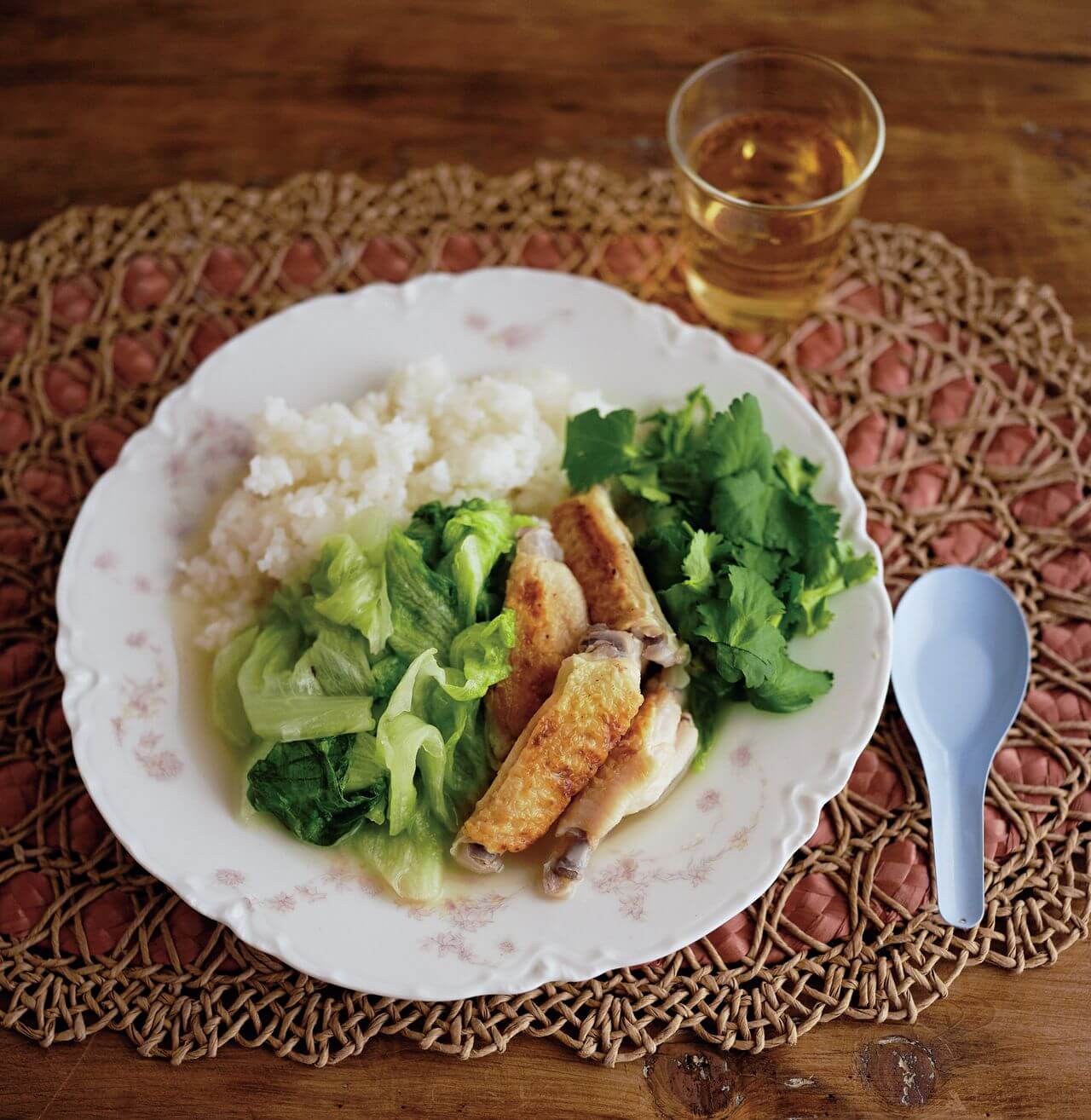 【フライパンひとつ】「鶏スペアリブとレタスのナンプラー煮」レシピ／市瀬悦子さん