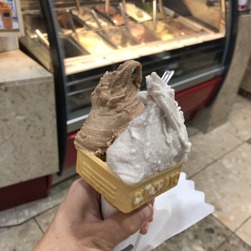 横浜駅ナカのジェラート屋さん 伊太利亜のじぇらぁとや Lee