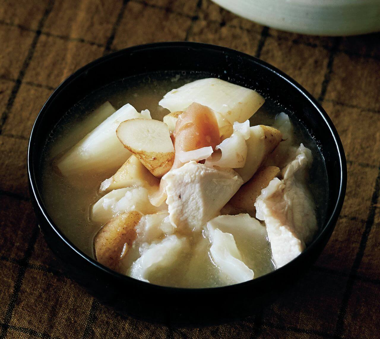 「たたきれんこん、ごぼう、鶏肉の梅スープ」レシピ／ワタナベマキさん