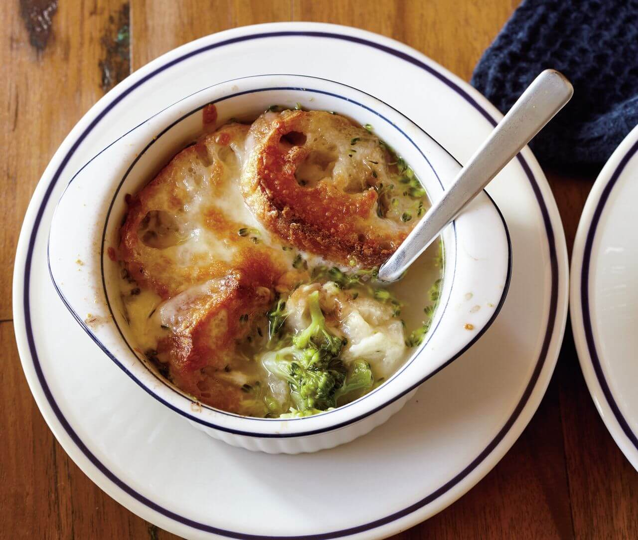 「くたくたブロッコリーのアンチョビーガーリックスープ」レシピ/小堀紀代美さん