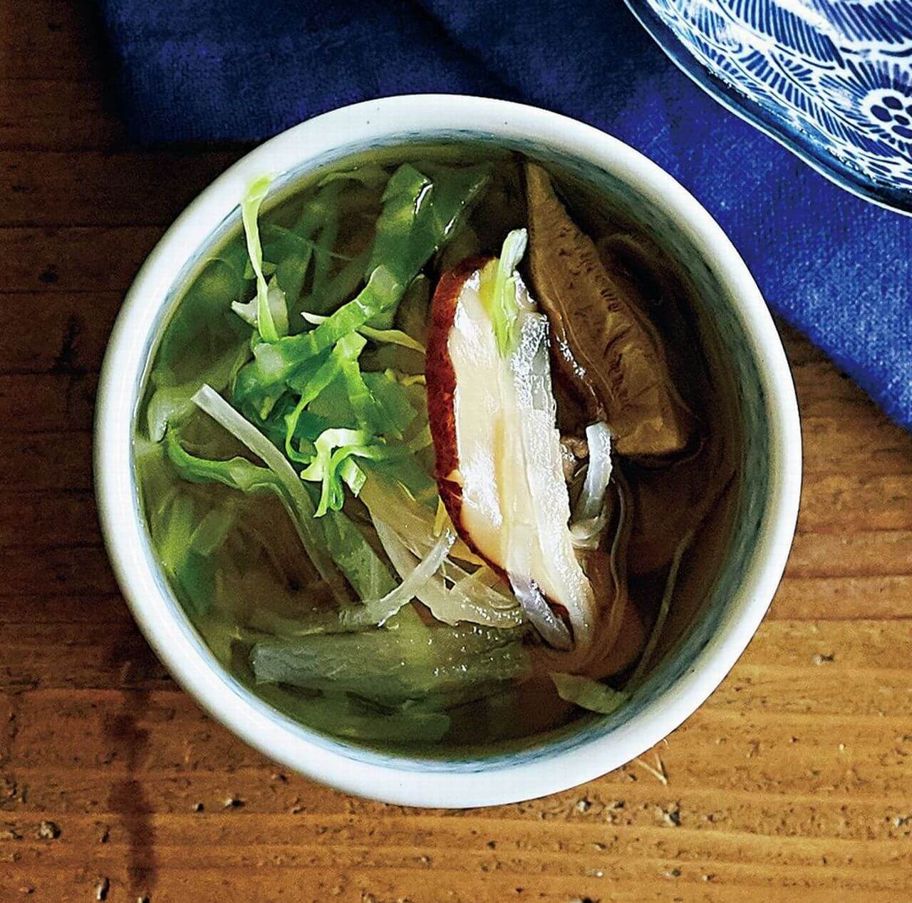 「千切りキャベツ、大根、干ししいたけのスープ」レシピ／ワタナベマキさん