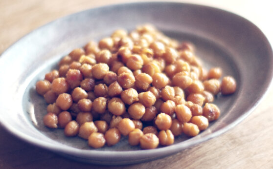 ビーツ、フムス、クリスピーひよこ豆のサブサンドイッチのレシピ