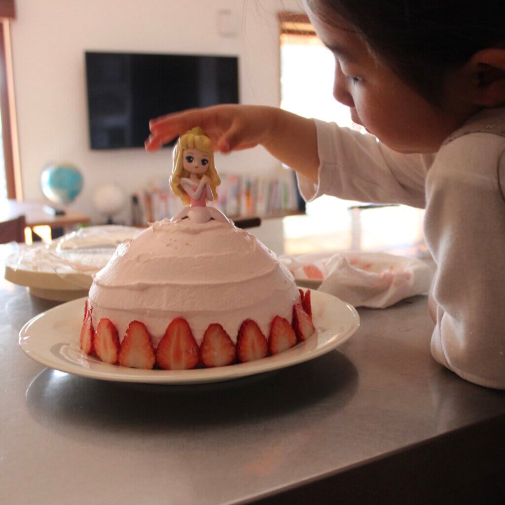 簡単ドレスケーキ 4歳女の子の誕生日ケーキ Lee