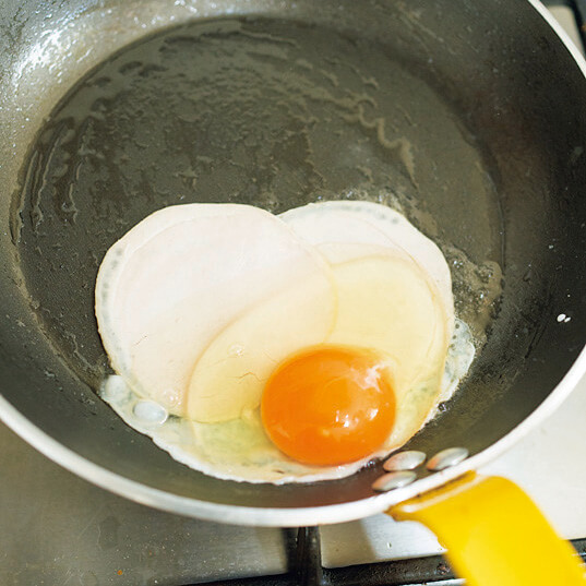 卵を焼く