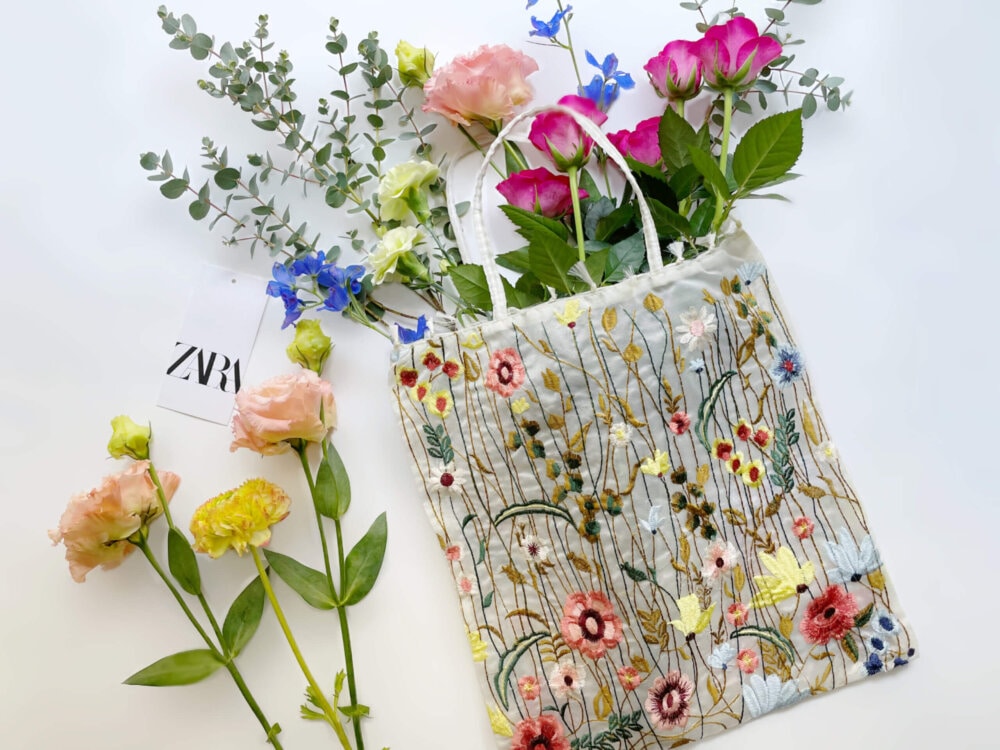 Zaraの春爛漫な花刺繍バッグ シンプルコーデに華やぎを 月刊tb4月 Lee