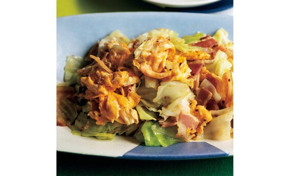 「卵とキャベツの粒マスタードしょうゆ炒め」レシピ／堤 人美さん