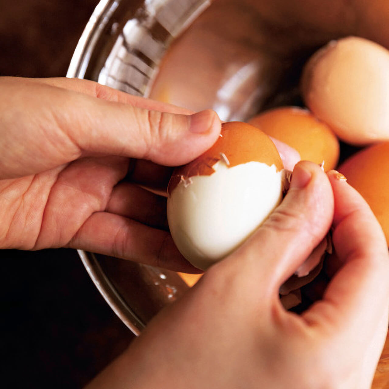 ゆで卵をきれいにむく方法3