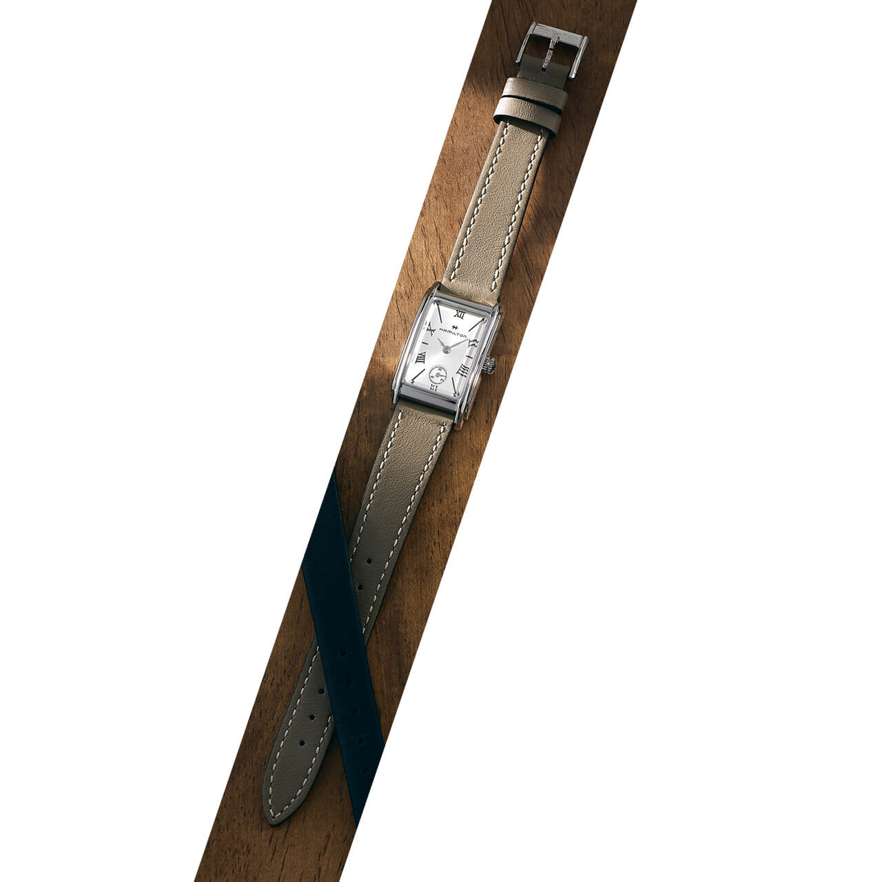 時計（SS×牛革、27×18.7mm）￥66000／ハミルトン/スウォッチ グループ ジャパン