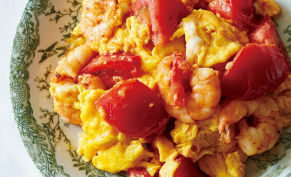 「トマト、卵、エビの塩炒め」レシピ／重信初江さん