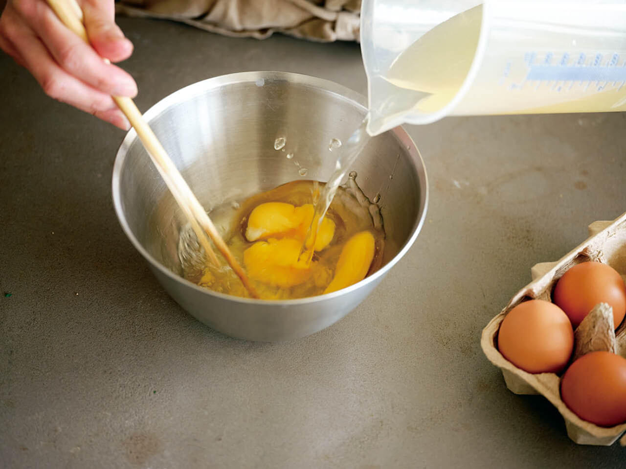 茶碗蒸しは「卵1個に、だし150㎖、しょうゆ小さじ1/3、塩ごく少々」で作る