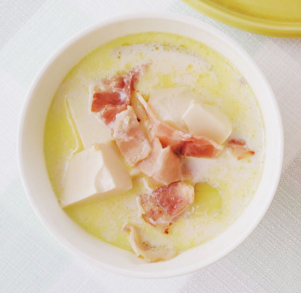 「ベーコンと玉ねぎの豆腐クリームスープ」レシピ／エダジュンさん