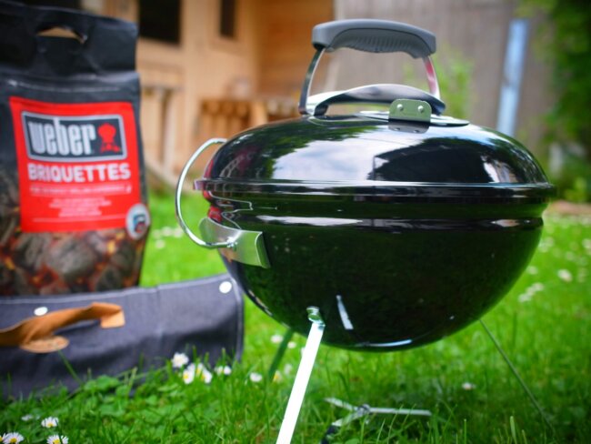 Weber」バーベキューグリルでお庭バーベキュー | LEE