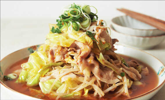 アイキャッチ画像：「豚バラ、キャベツ、もやしのオイスターソース煮」レシピ／コウケンテツさん