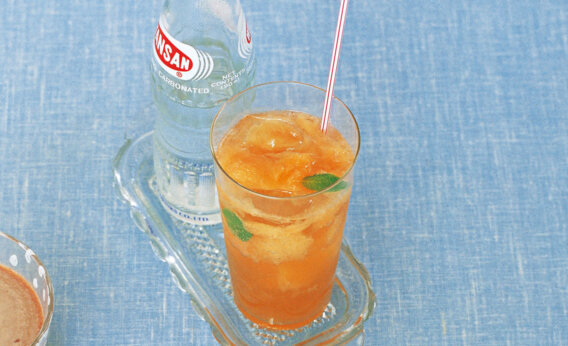 アイキャッチ画像：「フルーツシロップソーダ」レシピ／なかしましほさん