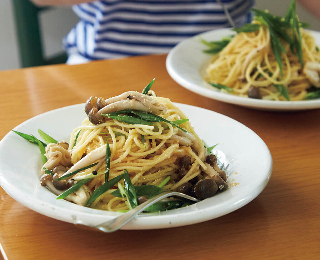 しめじが主役のレシピ20選！秋に食べたいきのこのごはん、副菜、おかず…簡単きのこ料理は節約もかなえてくれる！ | LEE