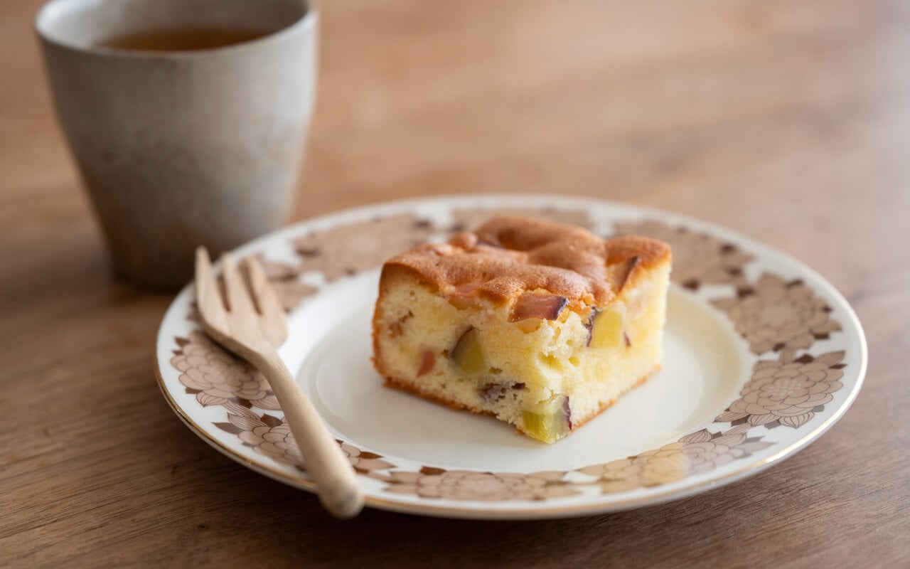 絶対おいしい！天板で作る「りんごとさつまいものバターケーキ」レシピ／近藤幸子さんの「おやこおやつ」
