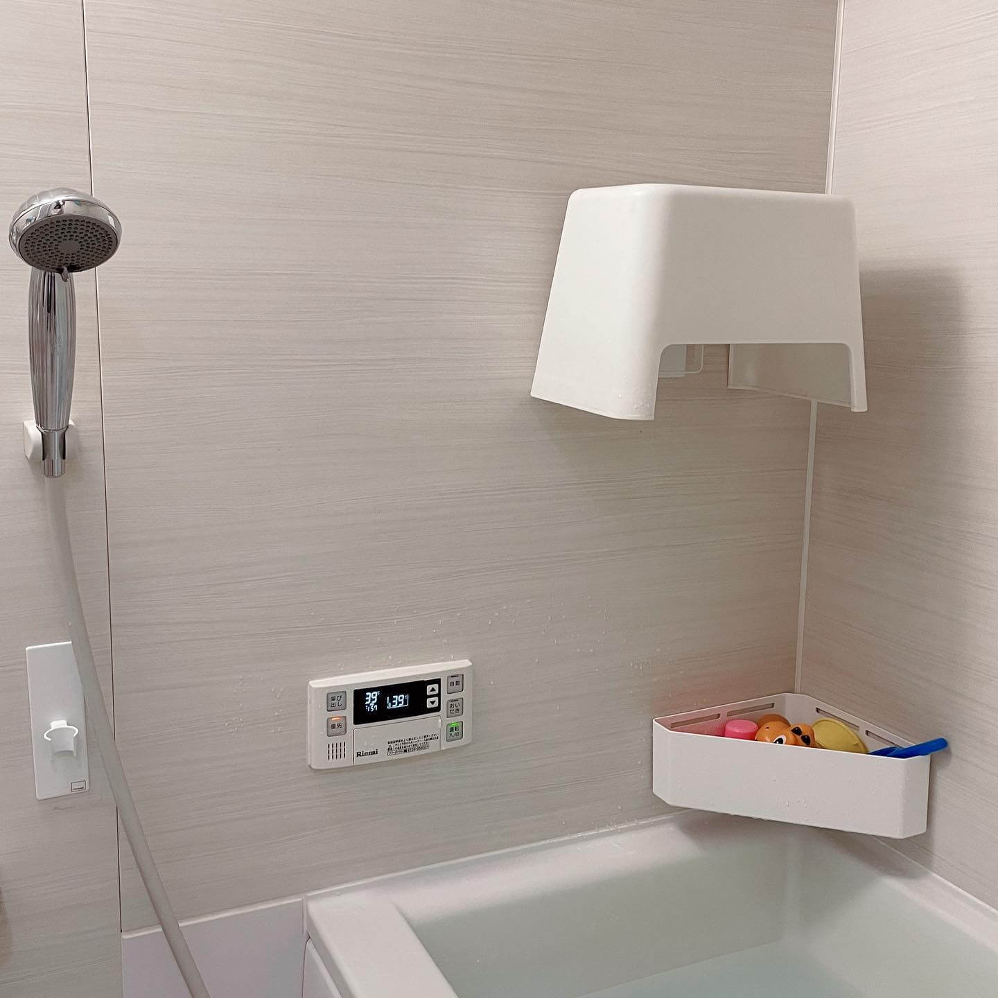 写真：浴室をスッキリ空間に変えてくれる マグネット収納グッズ