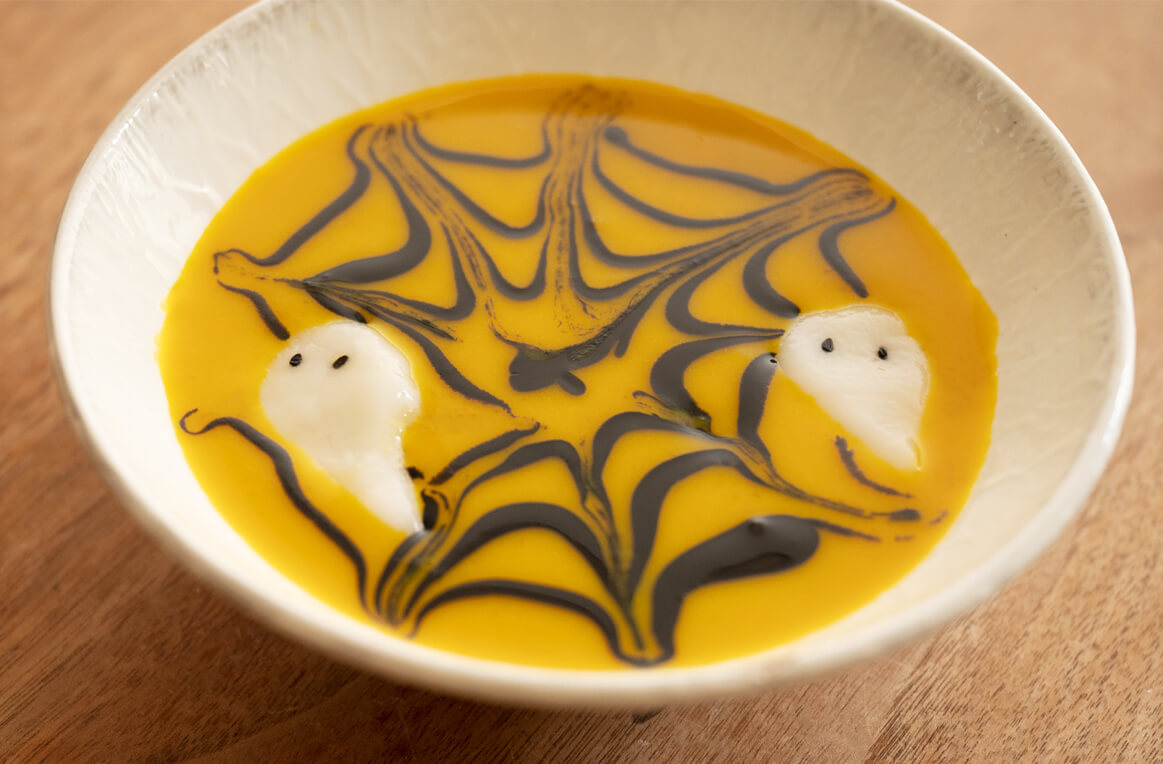 「かぼちゃとおばけ白玉のハロウィン汁粉」レシピ／近藤幸子さんの「おやこおやつ」