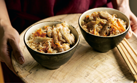メイン食材3つで簡単おいしい！「たたきごぼうの鶏五目風ごはん」レシピ／ぐっち夫婦