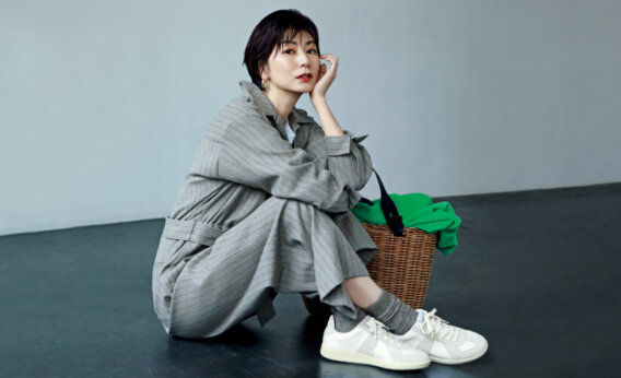 大平典子さんStyling「NOVESTA」白レザースニーカー【LEE DAYS】