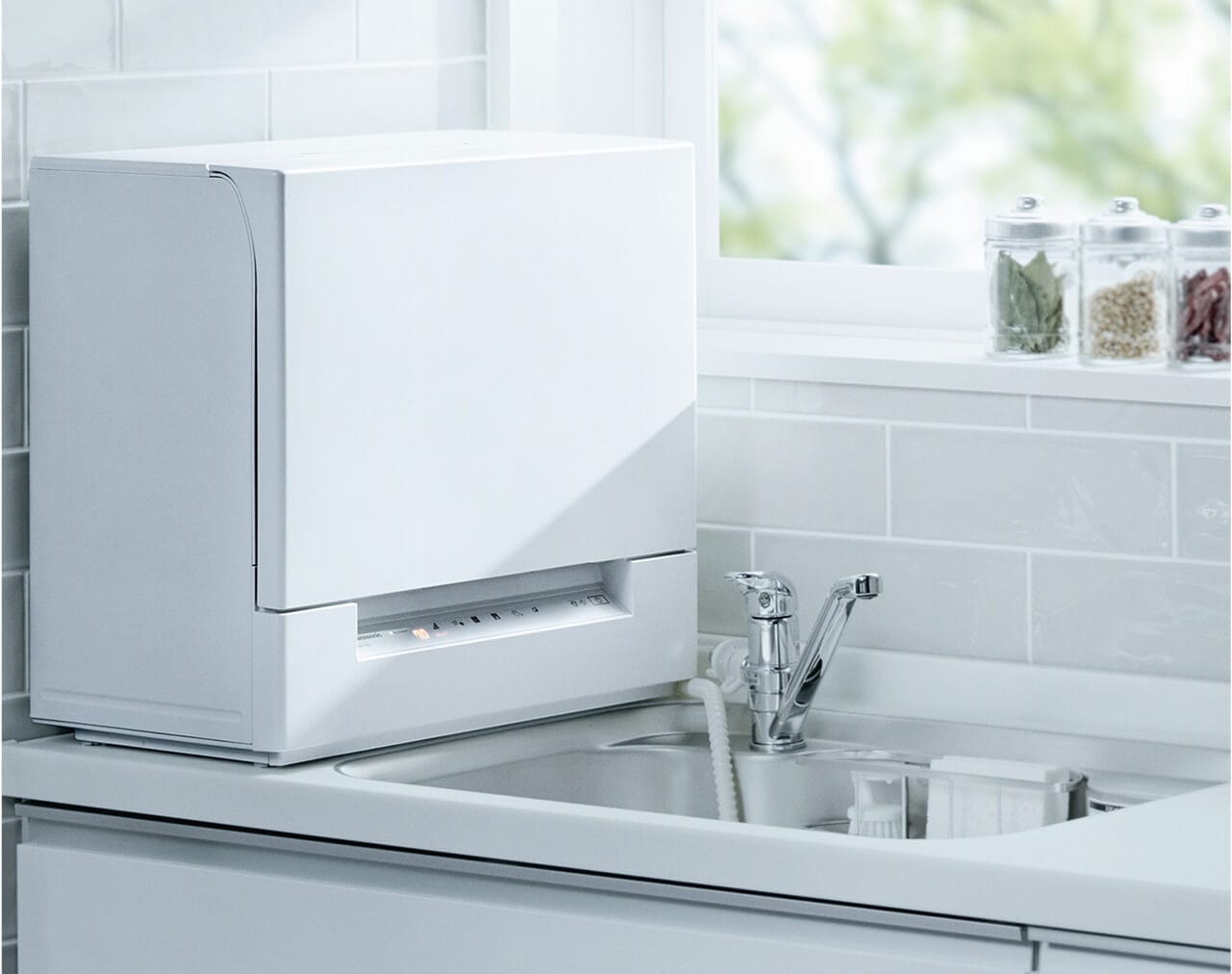 卓上型食器洗い乾燥機「スリム食洗機」NP-TSK1／パナソニック