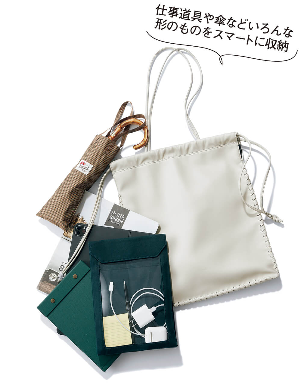 仕事道具や傘などいろんな 形のものをスマートに収納 バッグ（41×35）￥36300／ヴァジックジャパン（ヴァジック） 傘￥12100／トラディショナル ウェザーウェア 青山店（トラディショナル ウェザーウェア）
