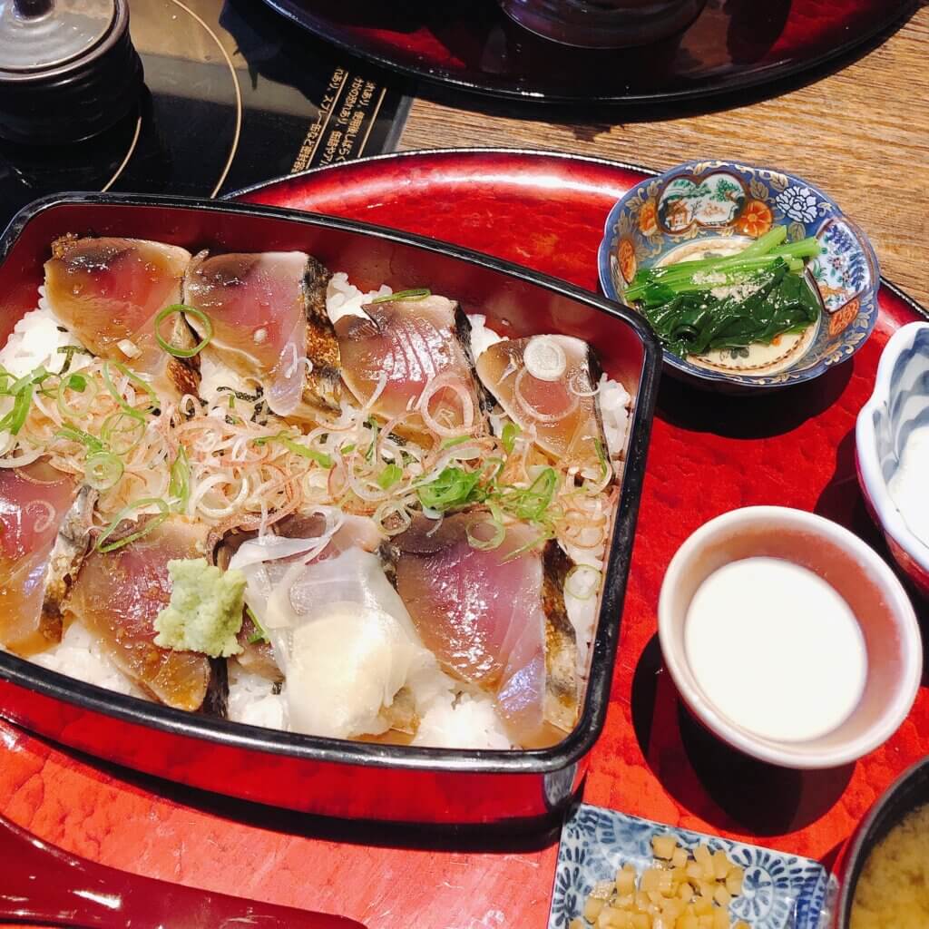 鰹　てこね寿司　藁焼き鰹