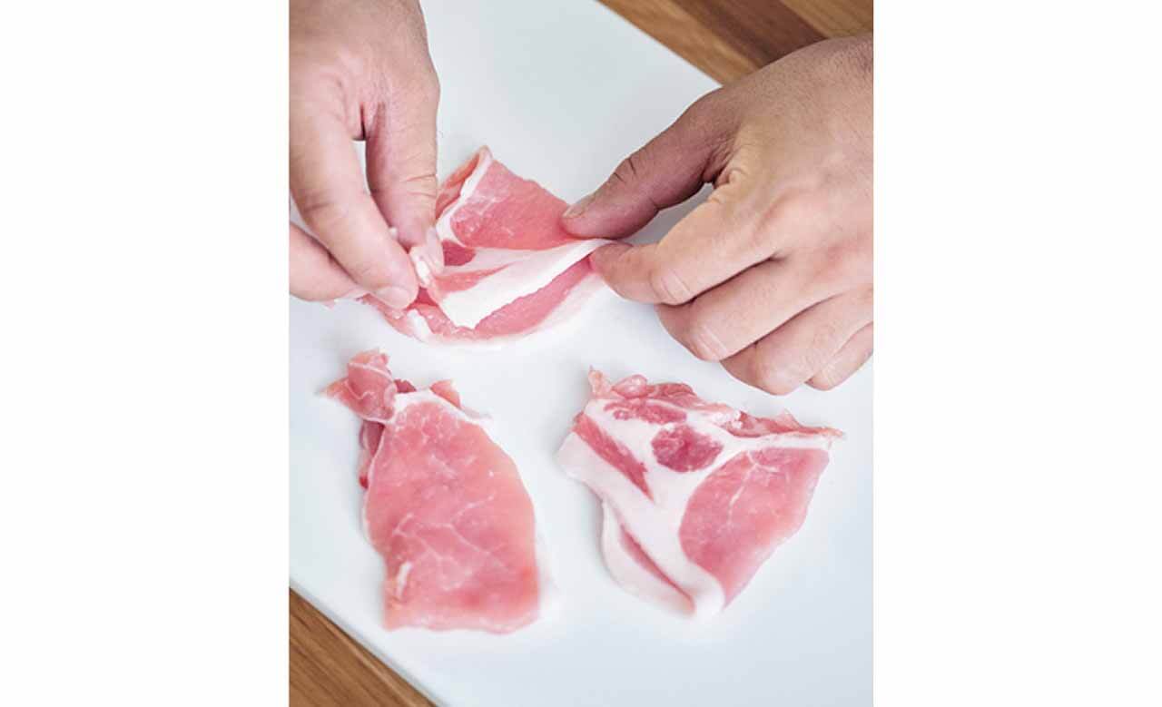 薄切り肉を2つ折りにして、手軽に食べごたえアップ。