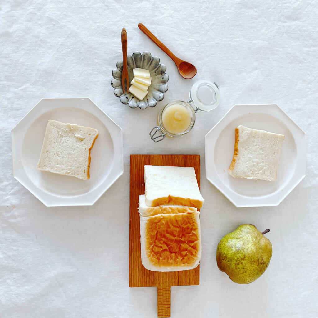 ペリカンの食パンと手作りラ・フランスジャム