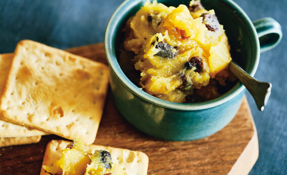 写真：【栗きんとんアレンジレシピ】「栗きんとんのラムレーズン混ぜ」／小堀紀代美さん