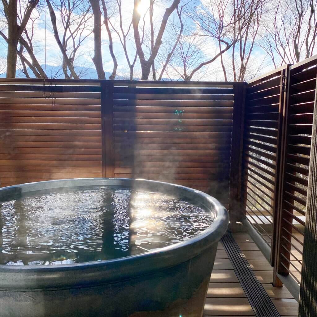箱根・芦ノ湖はなをり客室の露天風呂