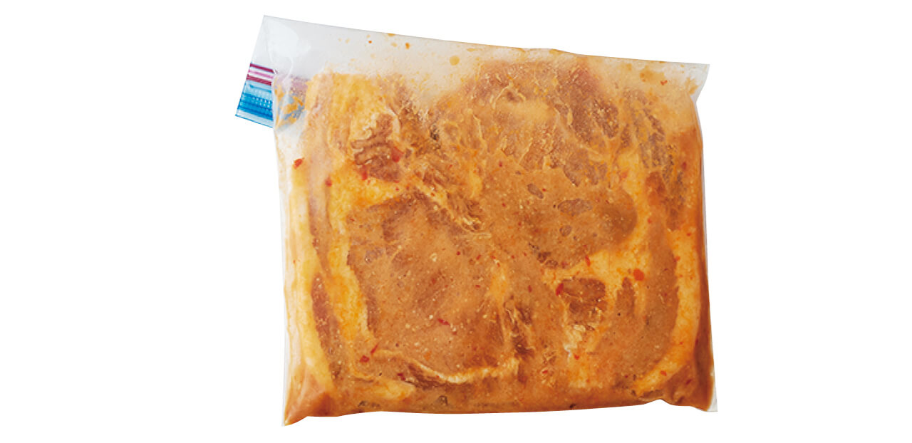 豚肉はすじを切り、ジッパー付き保存袋に入れる。Ａを混ぜて袋に加えてなじませ、冷蔵庫にひと晩おく。