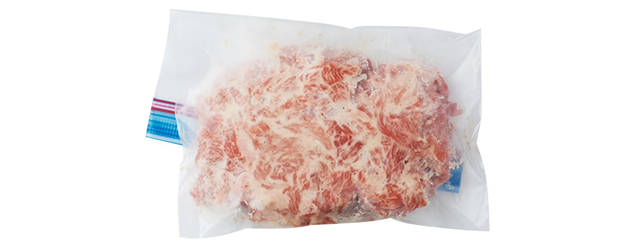 牛肉はジッパー付き保存袋に入れ、Ａを混ぜて加えてもみ込み、10分おく。