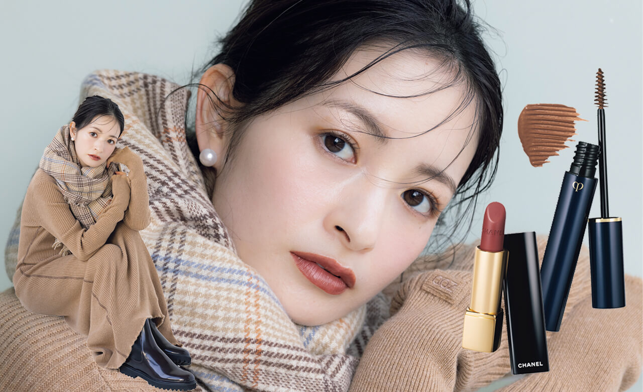 LEEキャラクター 奥山栞里さん　ニット￥26400／UTS PR（ラッピンノット）　オールインワン￥19000／ノーク　ネックレス￥14300（リプサリス）・イヤーカフ（右耳）￥17600（ベベット）／ロードス　イヤーカフ（左耳）￥12100／フォーティーン ショールーム（オンブル ビジュー）　シャネル ルージュ アリュール ヴェルヴェット ラ コメット 108￥5390／シャネル（2月4日限定発売）　クレ・ド・ポー ボーテ ジェルスルシル 101￥3850／クレ・ド・ポー ボーテ（4月21日発売）