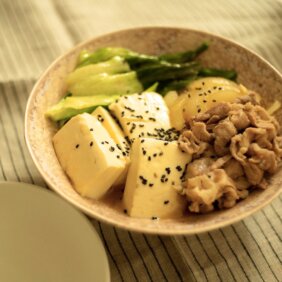 写真：堤人美さんの「レタス肉豆腐」