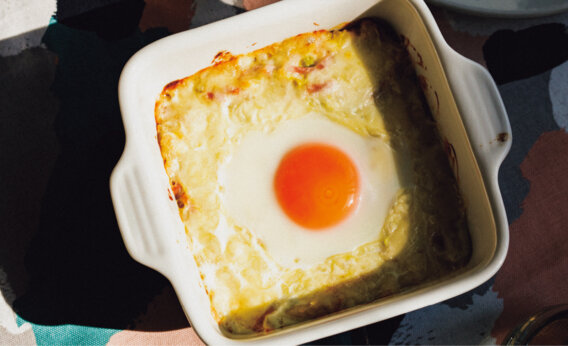 「ハムとキャベツの卵のっけグラタン」レシピ／今井真実さん